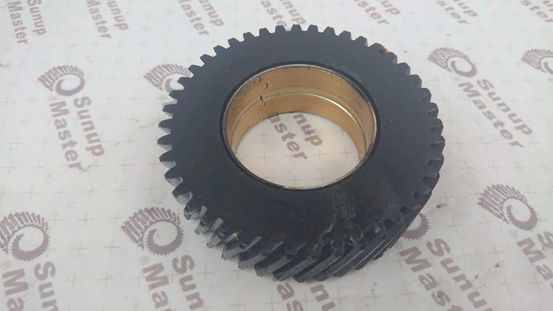 This engine part includes 43 teeth.